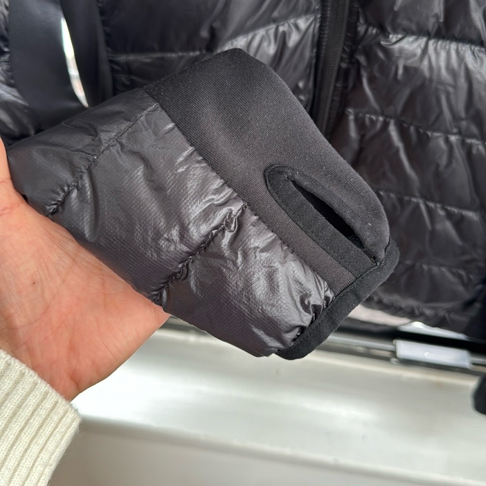 Canada Goose Women’s Black Puffer Jacket - Picture 6 of 8